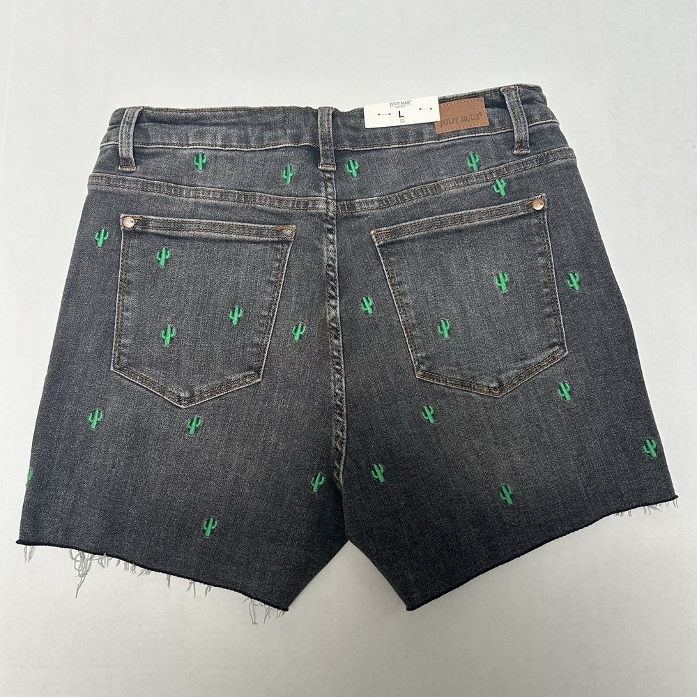 Judy Blue NWT Hi-Rise Cactus Embroidery Gray Denim Short Size Large Style#150111 - Picture 6 of 6